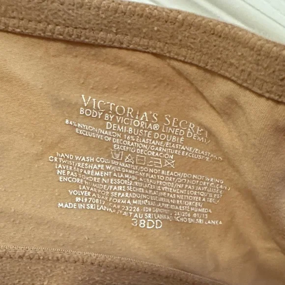 Victoria's Secret Tan Underwire Bra - Picture 2 of 5